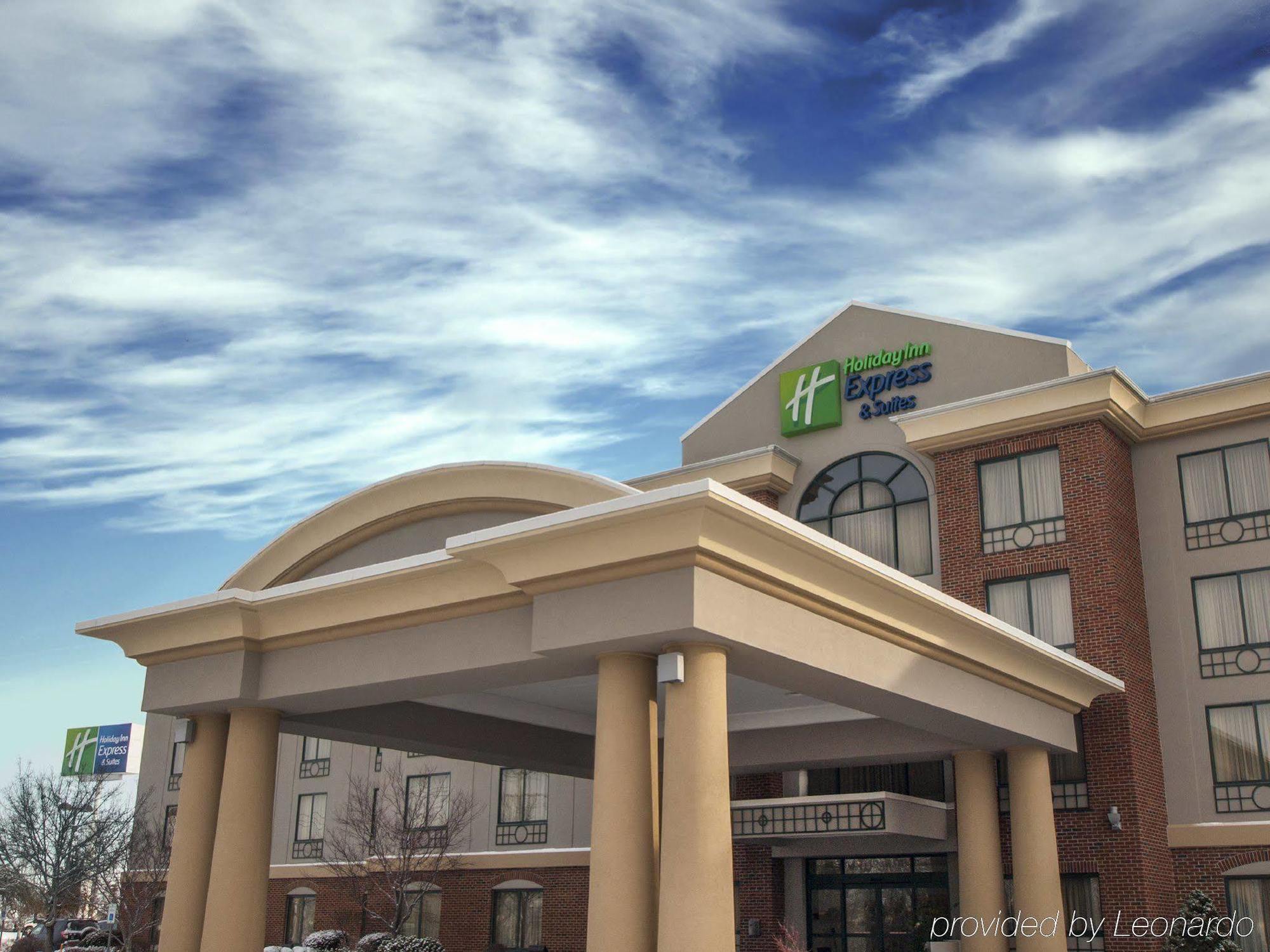 Holiday Inn Express & Suites Buffalo Airport, An Ihg Hotel Cheektowaga Exterior photo