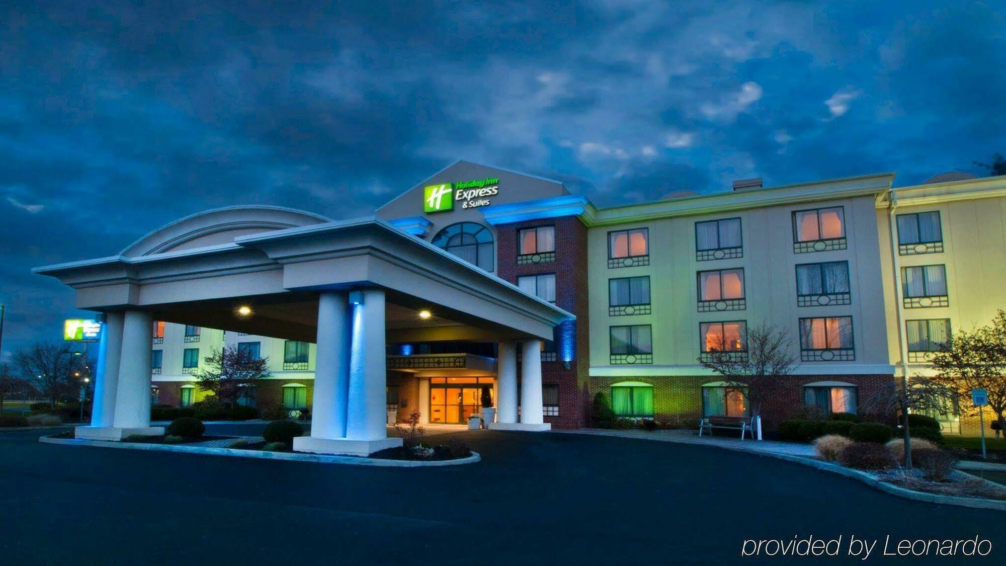 Holiday Inn Express & Suites Buffalo Airport, An Ihg Hotel Cheektowaga Exterior photo